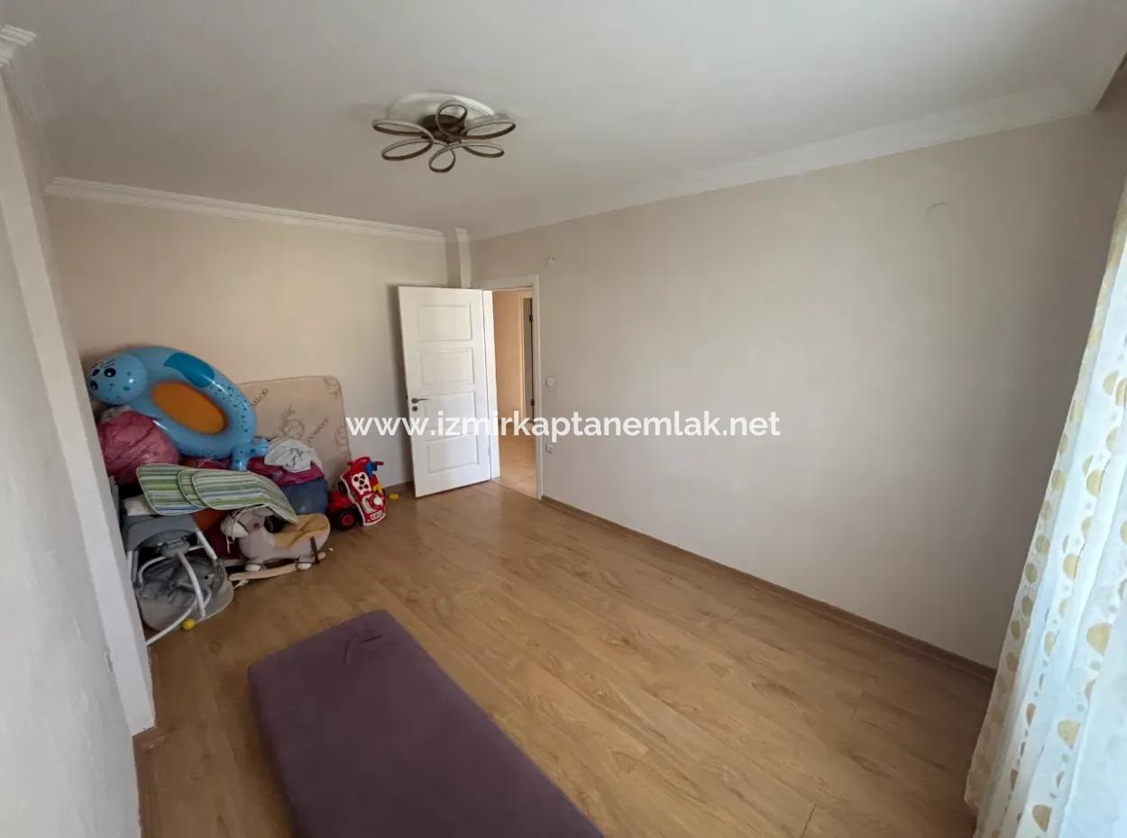 Seferihisar Bengiler’de Cadde Üzerinde   2+1 Ara Kat Daire