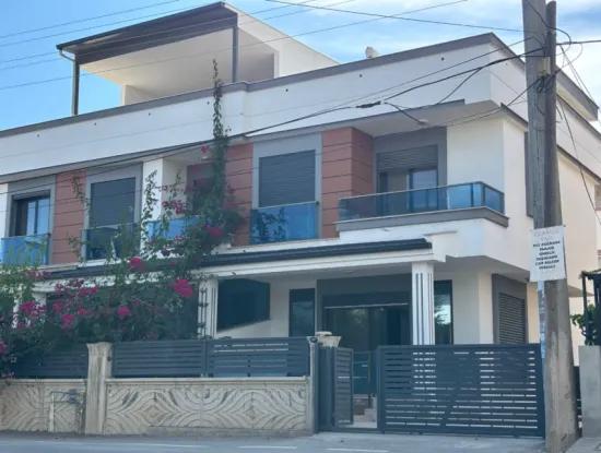 Doğanbey De Plaja 500 M Otoparklı Bahçeli 3+1 Satılık Villa
