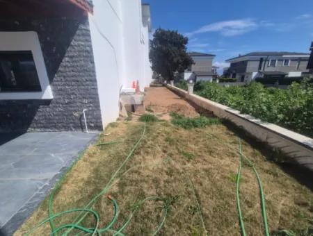 İzmir Seferihisar Cumhuriyet Mah.havuzlu Site İçinde 3+1 Satılık Yazlık