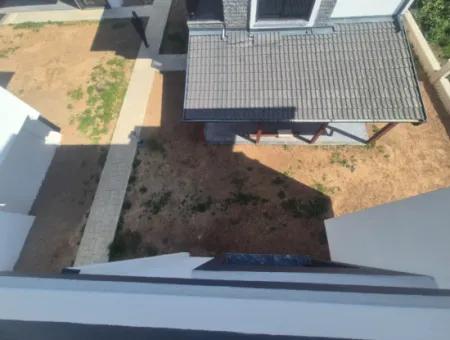 İzmir Seferihisar Cumhuriyet Mah.havuzlu Site İçinde 3+1 Satılık Yazlık