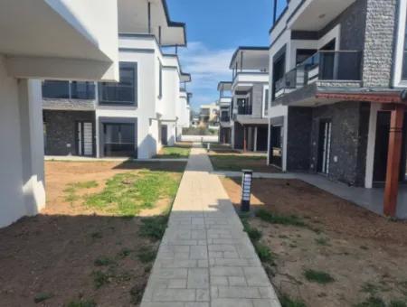 İzmir Seferihisar Cumhuriyet Mah.havuzlu Site İçinde 3+1 Satılık Yazlık