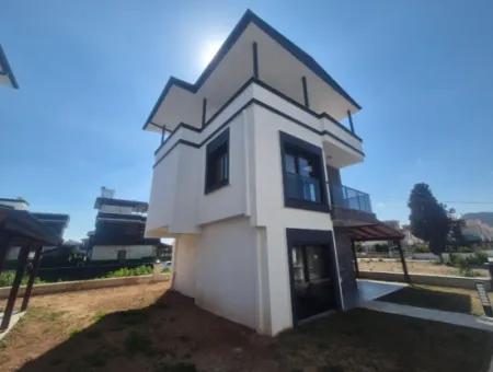 İzmir Seferihisar Cumhuriyet Mah.havuzlu Site İçinde 3+1 Satılık Yazlık