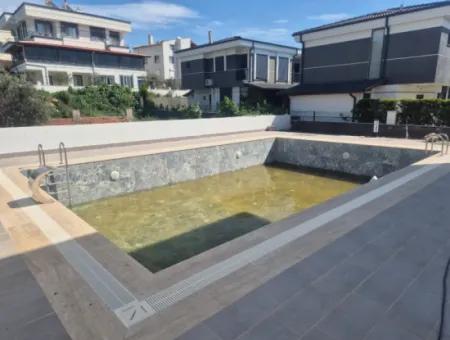 İzmir Seferihisar Cumhuriyet Mah.havuzlu Site İçinde 3+1 Satılık Yazlık