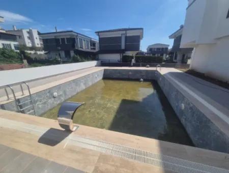 İzmir Seferihisar Cumhuriyet Mah.havuzlu Site İçinde 3+1 Satılık Yazlık