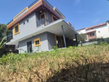 İzmir Seferihisar Mersinalanı  Mah.de 3+1 Denize 100 Mt Bahçeli Villa