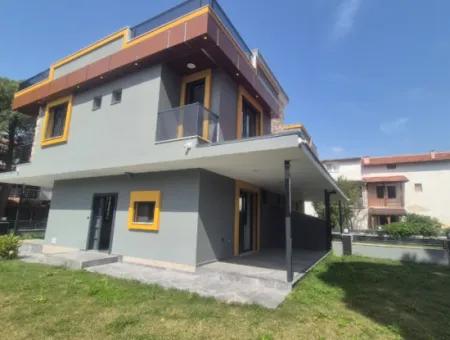 İzmir Seferihisar Mersinalanı  Mah.de 3+1 Denize 100 Mt Bahçeli Villa