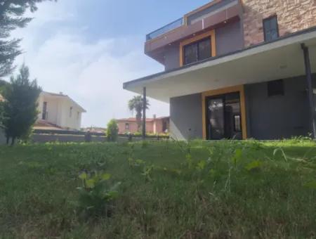 İzmir Seferihisar Mersinalanı  Mah.de 3+1 Denize 100 Mt Bahçeli Villa