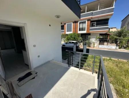 İzmir Seferihisar Cumhuriyet Mah De 300 M2 Arsa İçinde Müstakil Villa