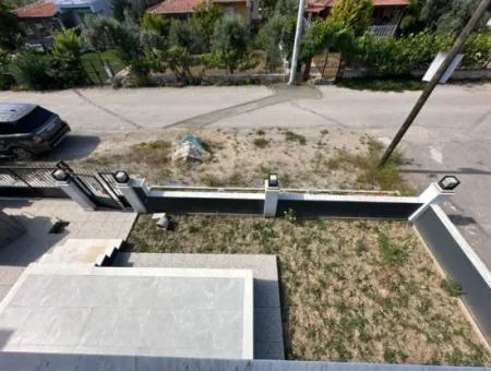 İzmir Seferihisar Cumhuriyet Mah De 300 M2 Arsa İçinde Müstakil Villa
