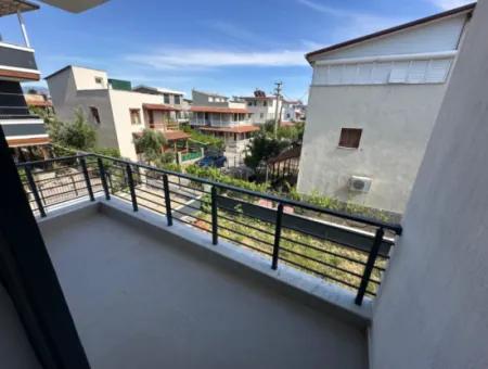 İzmir Seferihisar Cumhuriyet Mah De 300 M2 Arsa İçinde Müstakil Villa