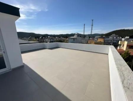 İzmir Seferihisar Cumhuriyet Mah De 300 M2 Arsa İçinde Müstakil Villa