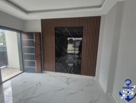 Doğanbey Merkezde Plaja 400M Bahçeli Satılık 4+1 Villa