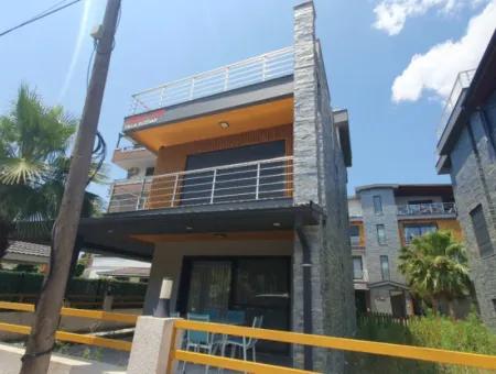 İzmir,Seferihisar,Payamlı’da 3+1 Havuzlu Site İçerisinde  Satılık Trıbleks Yazlık