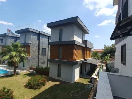 İzmir,Seferihisar,Payamlı’da 3+1 Havuzlu Site İçerisinde  Satılık Trıbleks Yazlık