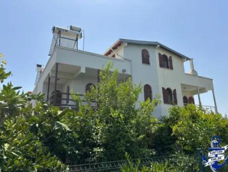 İzmir Seferihisar Bengiler 4+1 Satılık Bahçeli Havuzlu Yazlık