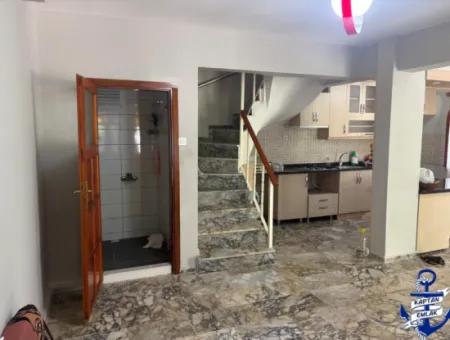 İzmir Seferihisar Bengiler 4+1 Satılık Bahçeli Havuzlu Yazlık