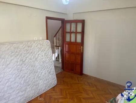 İzmir Seferihisar Bengiler 4+1 Satılık Bahçeli Havuzlu Yazlık