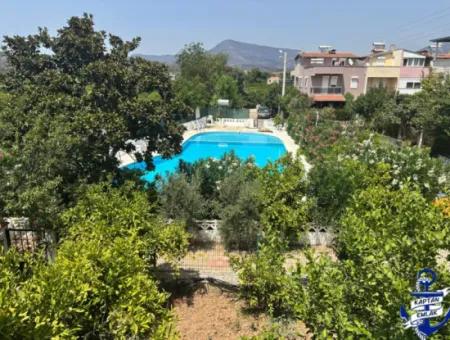 İzmir Seferihisar Bengiler 4+1 Satılık Bahçeli Havuzlu Yazlık