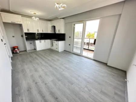 Ürkmez Merkezde Sıfır Yapılı Ferah Satılık 2+1 Daire