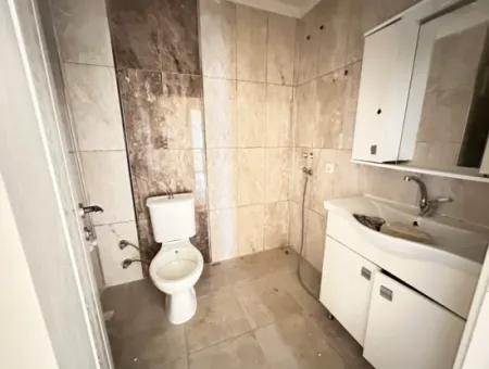 Ürkmez De Merkezi Konumda Plaja 150M Satılık 2+1 Daire