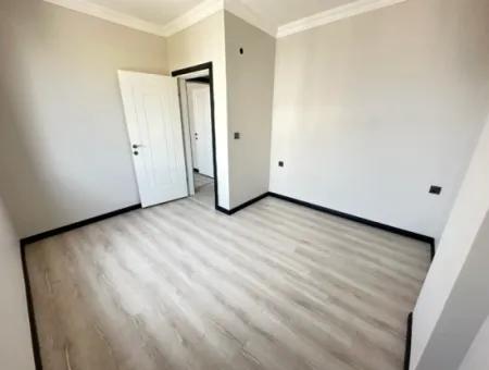 Doğanbey Merkezde Otoparklı Bahçeli Satılık 3+1 Villa