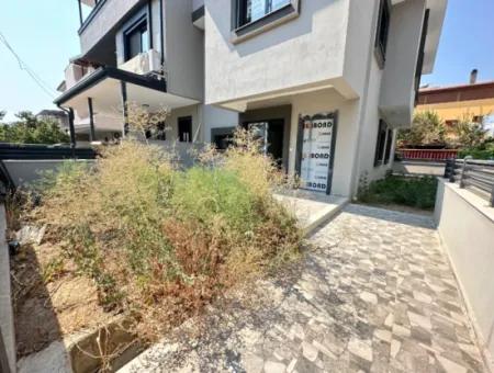 Doğanbey Merkezde Plaja 400M Bahçeli Satılık 3+1 Villa