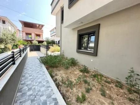 Doğanbey Merkezde Plaja 400M Bahçeli Satılık 3+1 Villa