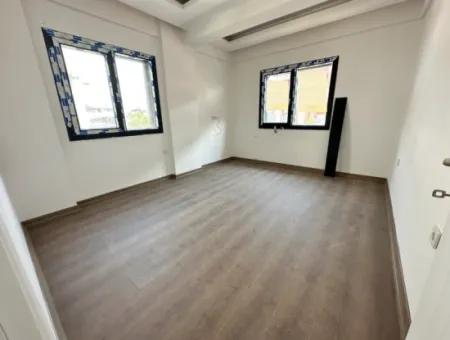 Doğanbey Merkezde Plaja 400M Bahçeli Satılık 3+1 Villa