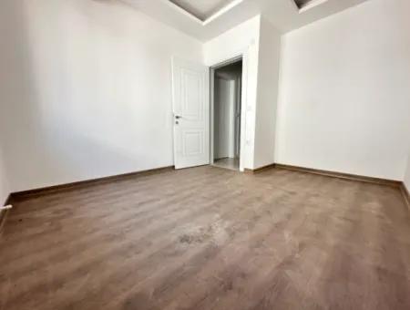 Doğanbey Merkezde Plaja 400M Bahçeli Satılık 3+1 Villa