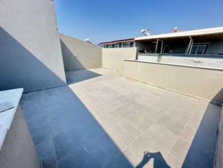 Doğanbey Merkezde Plaja 400M Bahçeli Satılık 3+1 Villa