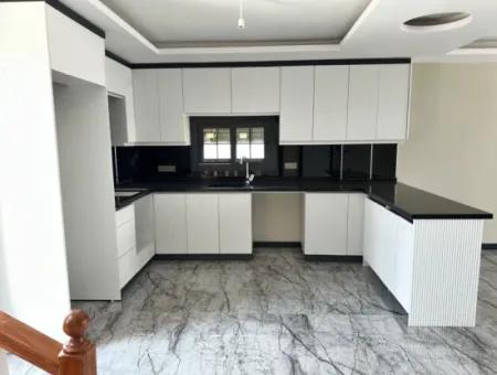 Doğanbeyde 300M2 Brüt Bağımsız Havuzlu Geniş Satılık 3+1 Villa
