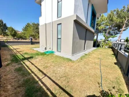 Doğanbey 200M2 Bağımsız Satılık Lüks Yapı 3+1 Villa