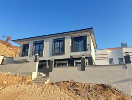 Payamlı Da Bahçeli Sıfır Yapılı İskanlı Satılık 2+1 Villa