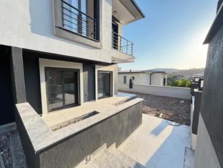 Payamlı Da Bahçeli Sıfır Yapılı İskanlı Satılık 2+1 Villa
