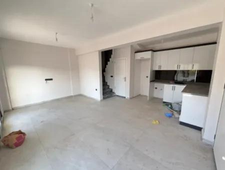 Payamlı Da Bahçeli Sıfır Yapılı İskanlı Satılık 2+1 Villa