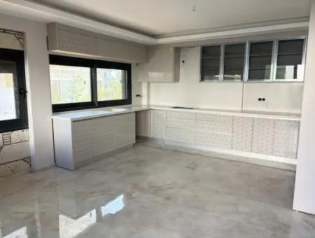 Payamlı Merkez De Geniş Ferah Yapılı Satılık 6+2 Tripleks