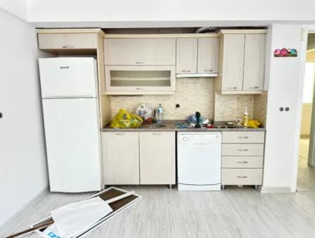 Ürkmez Merkez De Masrafsız Plaja 150M Satılık 2+1 Daire