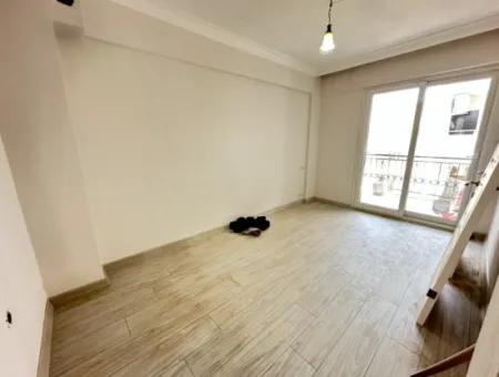 Ürkmez Merkez De Masrafsız Plaja 150M Satılık 2+1 Daire