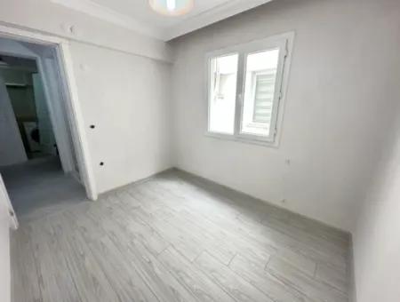 Ürkmez Merkez De Masrafsız Plaja 150M Satılık 2+1 Daire