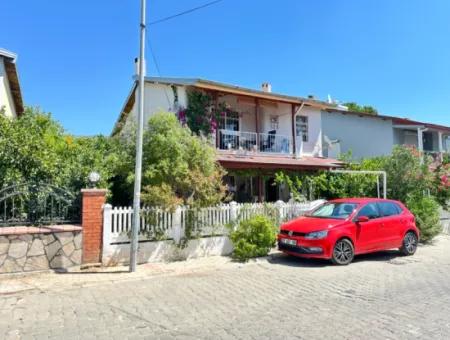 Ürkmez Deniz Tarafın Da Plaja 200M Satılık 3+1 Bahçeli Villa