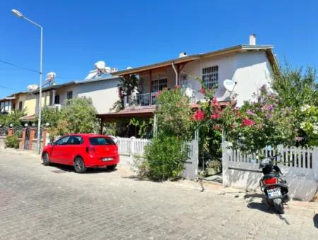 Ürkmez Deniz Tarafın Da Plaja 200M Satılık 3+1 Bahçeli Villa