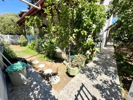 Ürkmez Deniz Tarafın Da Plaja 200M Satılık 3+1 Bahçeli Villa