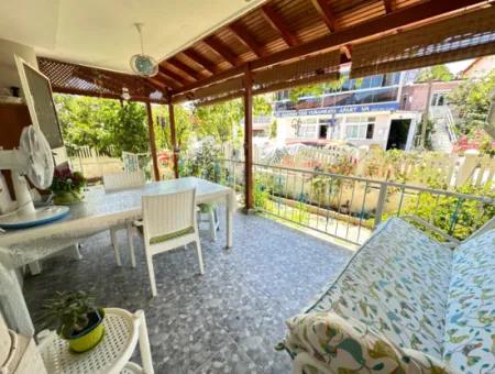 Ürkmez Deniz Tarafın Da Plaja 200M Satılık 3+1 Bahçeli Villa
