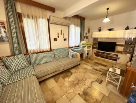 Ürkmez Deniz Tarafın Da Plaja 200M Satılık 3+1 Bahçeli Villa