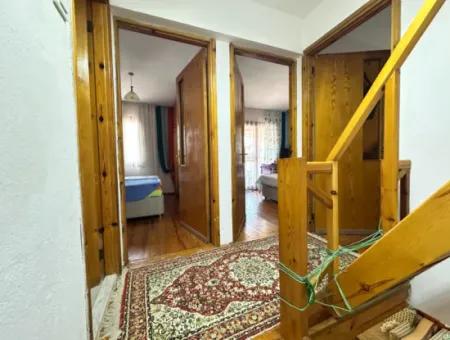 Ürkmez Deniz Tarafın Da Plaja 200M Satılık 3+1 Bahçeli Villa