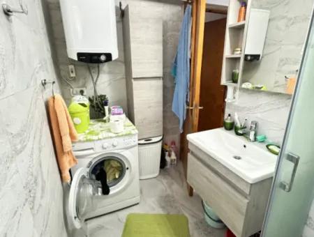 Ürkmez Deniz Tarafın Da Plaja 200M Satılık 3+1 Bahçeli Villa