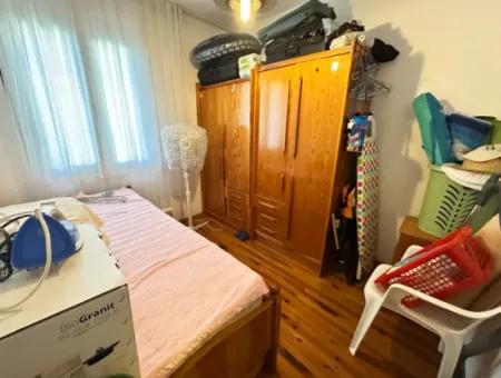 Ürkmez Deniz Tarafın Da Plaja 200M Satılık 3+1 Bahçeli Villa