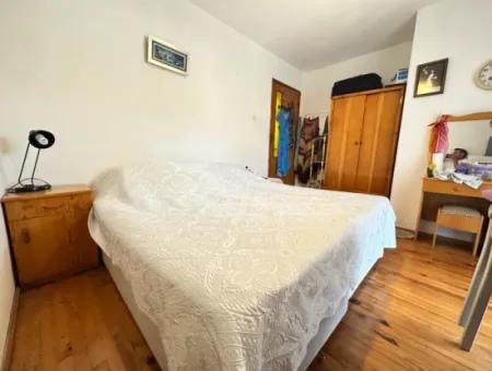 Ürkmez Deniz Tarafın Da Plaja 200M Satılık 3+1 Bahçeli Villa