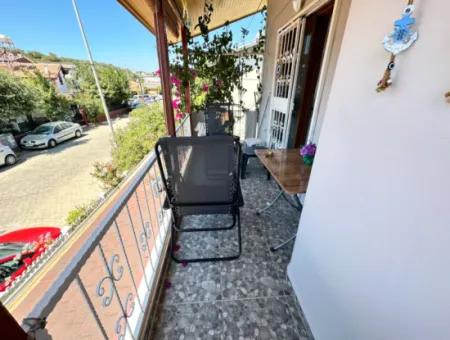 Ürkmez Deniz Tarafın Da Plaja 200M Satılık 3+1 Bahçeli Villa