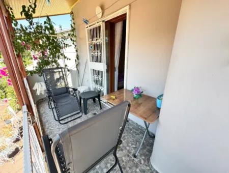 Ürkmez Deniz Tarafın Da Plaja 200M Satılık 3+1 Bahçeli Villa